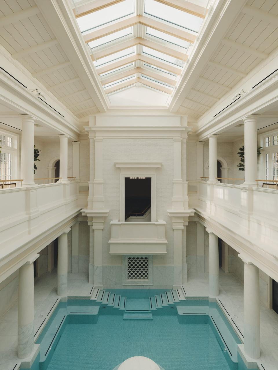 Inside Eynsham Baths at Estelle Manor